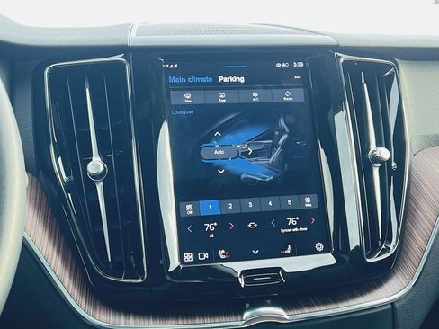 Certified 2023 Volvo XC60 B5 Plus w/ Climate Package image 21