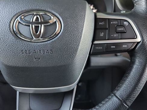 Used 2022 Toyota Sienna XLE image 26