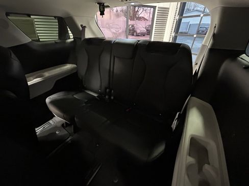 Used 2022 Kia Carnival SX Prestige image 8