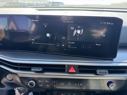 Used 2024 Kia Sorento S image 16