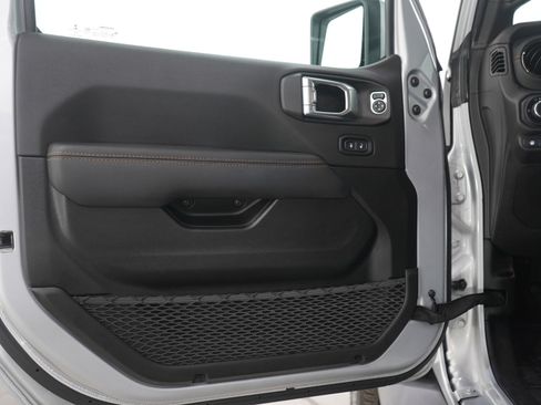 Used 2022 Jeep Wrangler Unlimited Sahara image 18