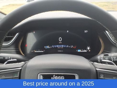 Used 2025 Jeep Grand Cherokee Limited w/ Black Appearance Package RWD image 18