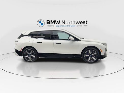 Used 2024 BMW iX xDrive50 w/ Sport Package AWD/4WD image 5