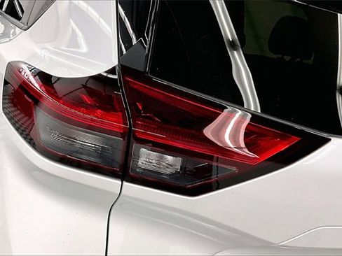 Used 2024 Nissan Rogue SL w/ SL Premium Package image 30