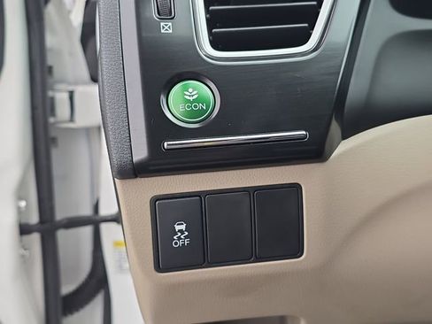 Used 2015 Honda Civic SE image 28