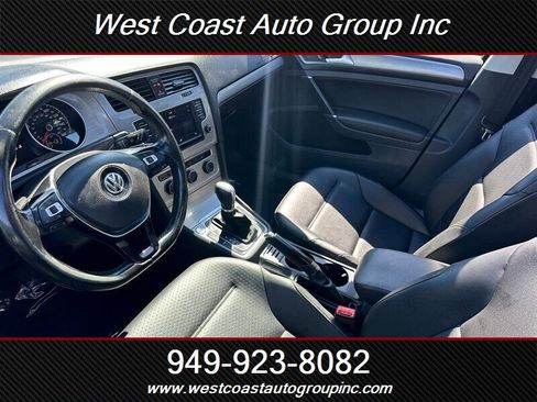 Used 2017 Volkswagen Golf SE image 5