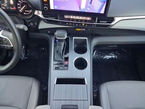 Used 2025 Toyota Sienna XLE FWD image 23