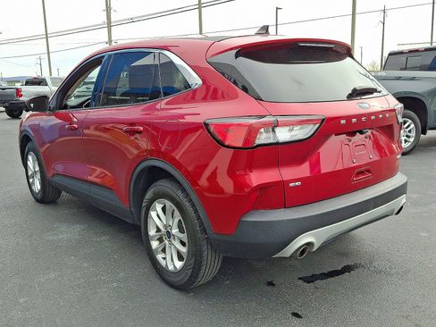 Used 2020 Ford Escape SE image 4