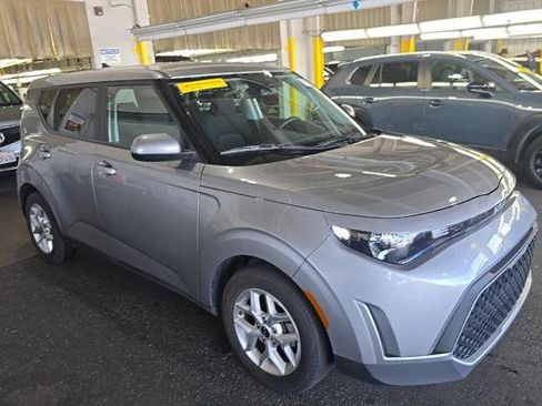 Certified 2025 Kia Soul LX w/ LX Technology Package FWD image 3