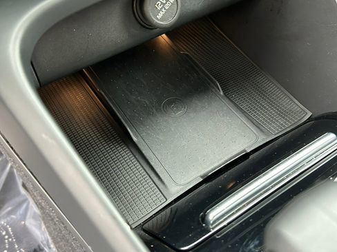 Used 2023 Volvo XC40 Recharge Plus image 29