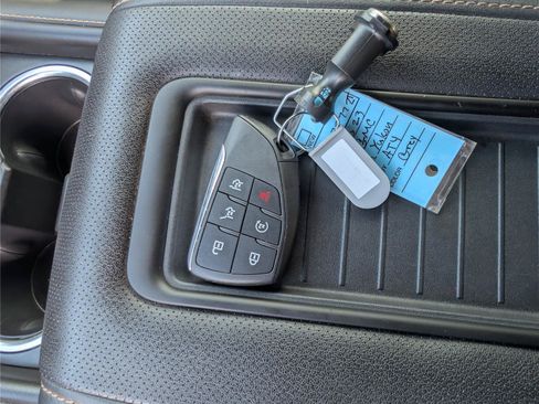 Used 2023 GMC Yukon AT4 w/ Technology Package AWD/4WD image 24