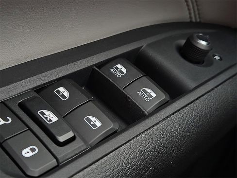 Used 2024 Jeep Compass Limited w/ Sun and Sound Group image 15