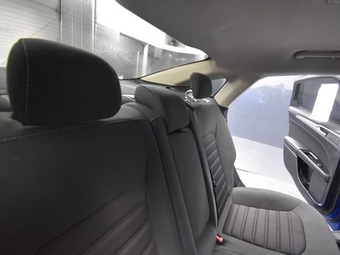 Used 2017 Ford Fusion SE w/ Fusion SE Technology Package FWD image 19