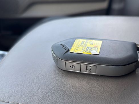 Used 2026 Kia Carnival FWD image 18
