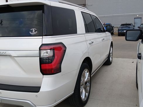 Used 2019 Ford Expedition Platinum image 6