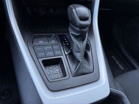 Certified 2020 Toyota RAV4 LE image 17