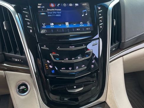 Used 2018 Cadillac Escalade ESV Luxury AWD/4WD image 14