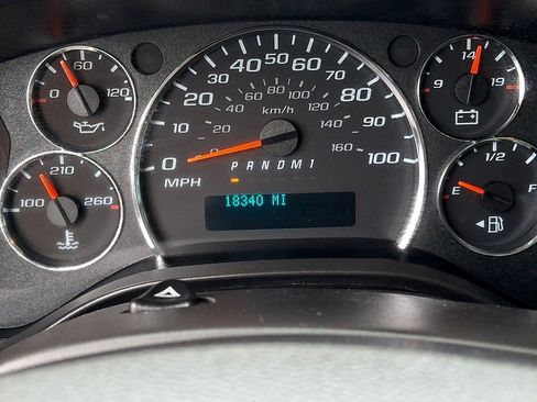 Used 2025 Chevrolet Express 2500 w/ Enhanced Convenience Package RWD image 19
