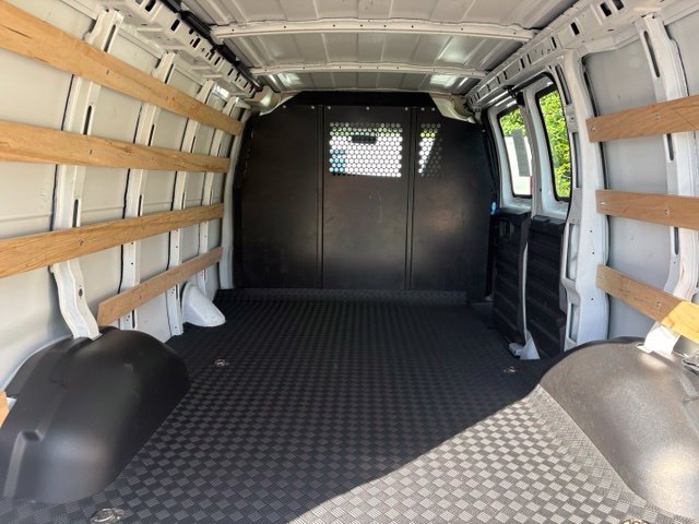 Used 2025 Chevrolet Express 2500 w/ Driver Convenience Package RWD image 9