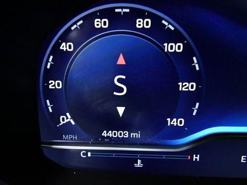 Used 2023 Chevrolet Suburban RST w/ Luxury Package image 29