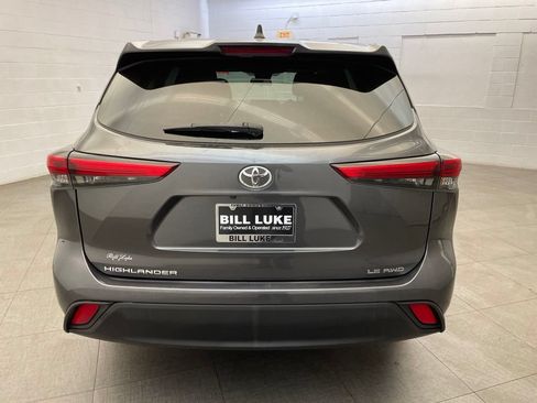 Used 2022 Toyota Highlander LE AWD/4WD image 7