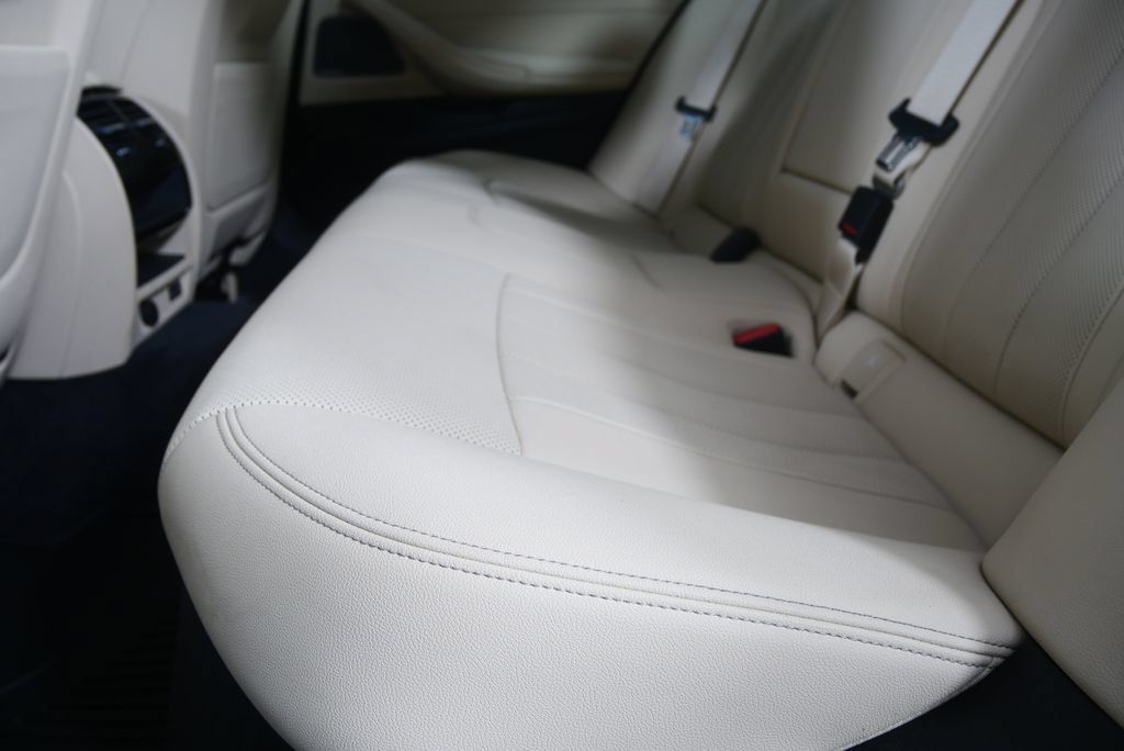 Used 2022 BMW 530i RWD image 13