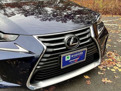 Used 2018 Lexus IS 300 AWD image 32