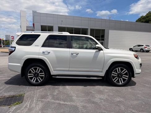 Used 2022 Toyota 4Runner Limited AWD/4WD image 3