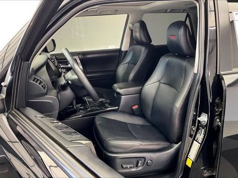 Used 2021 Toyota 4Runner TRD Off-Road Premium w/ Moonroof Package AWD/4WD image 17