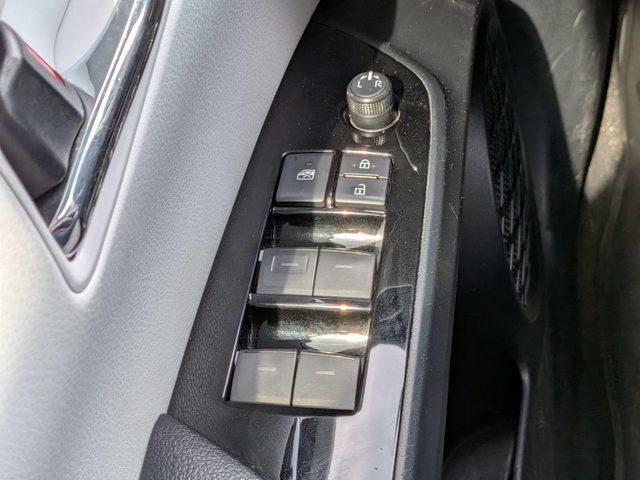 Used 2020 Toyota Prius LE AWD/4WD image 26