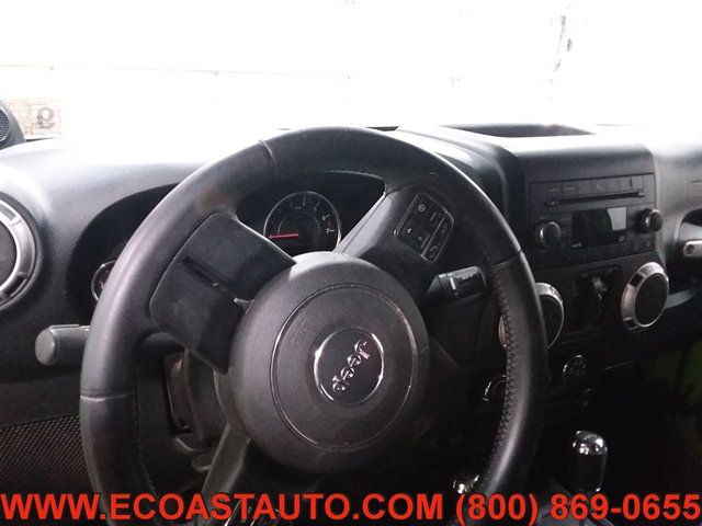Used 2013 Jeep Wrangler Unlimited Sahara w/ Connectivity Group AWD/4WD image 11