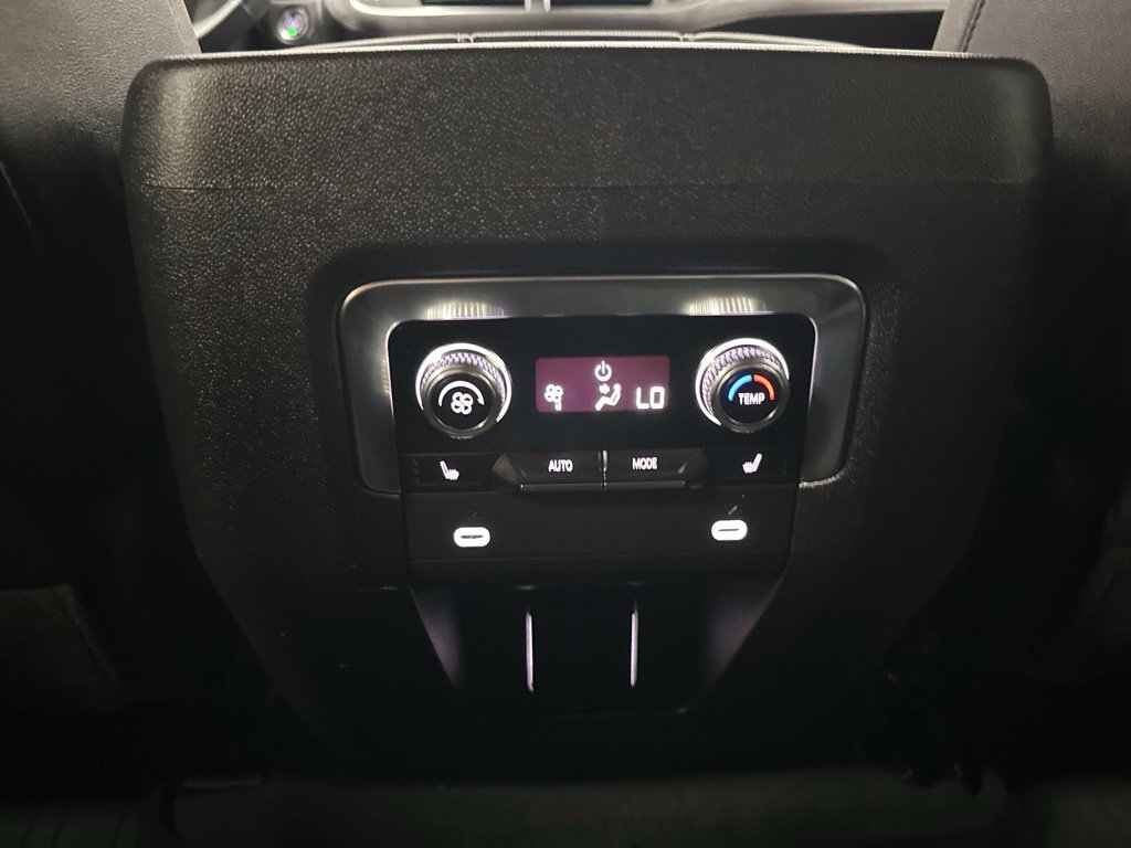 Used 2023 GMC Yukon XL AT4 w/ Technology Package AWD/4WD image 24