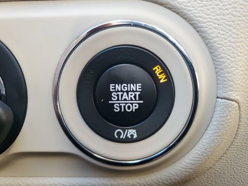 Used 2019 Maserati Levante image 28