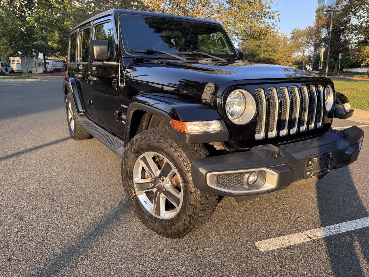 Used 2018 Jeep Wrangler Unlimited Sahara w/ Cold Weather Group AWD/4WD image 9