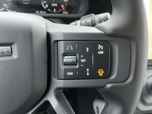 New 2026 Land Rover Defender 110 X-Dynamic SE AWD/4WD image 22