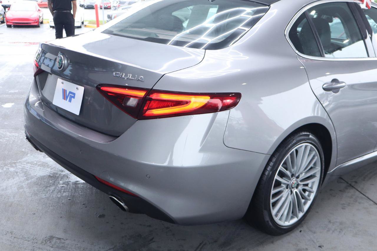 Used 2018 Alfa Romeo Giulia Ti w/ Quick Order Package 22Z Lusso RWD image 7