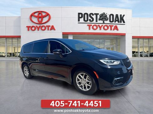 Used 2025 Chrysler Pacifica Select FWD image 11