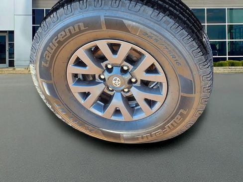 Used 2023 Toyota Tacoma SR5 w/ Technology Package image 33