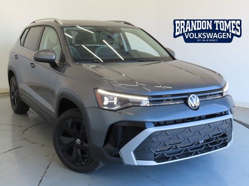New 2026 Volkswagen Taos SE image 1