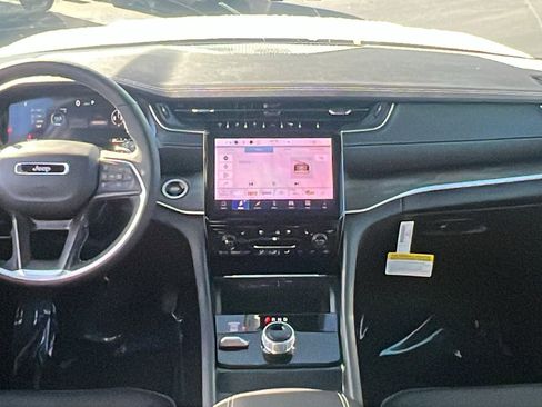 New 2025 Jeep Grand Cherokee Limited w/ Luxury Tech Group II image 22