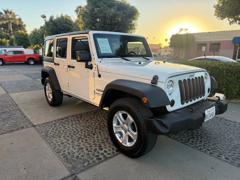 Used 2018 Jeep Wrangler Unlimited Sport S image 3