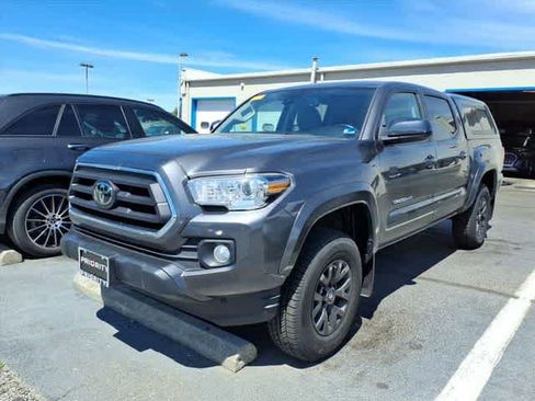 Used 2022 Toyota Tacoma SR5 AWD/4WD image 2