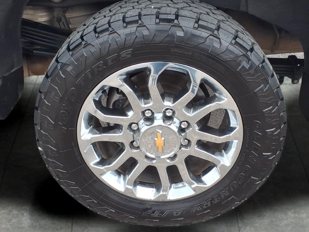 Used 2024 Chevrolet Silverado 2500 LTZ w/ LTZ Convenience Package AWD/4WD image 11