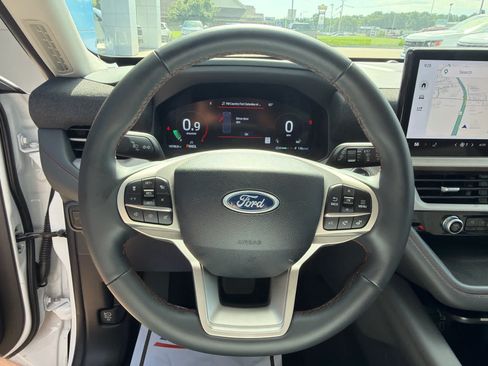 Used 2025 Ford Explorer Active RWD image 15