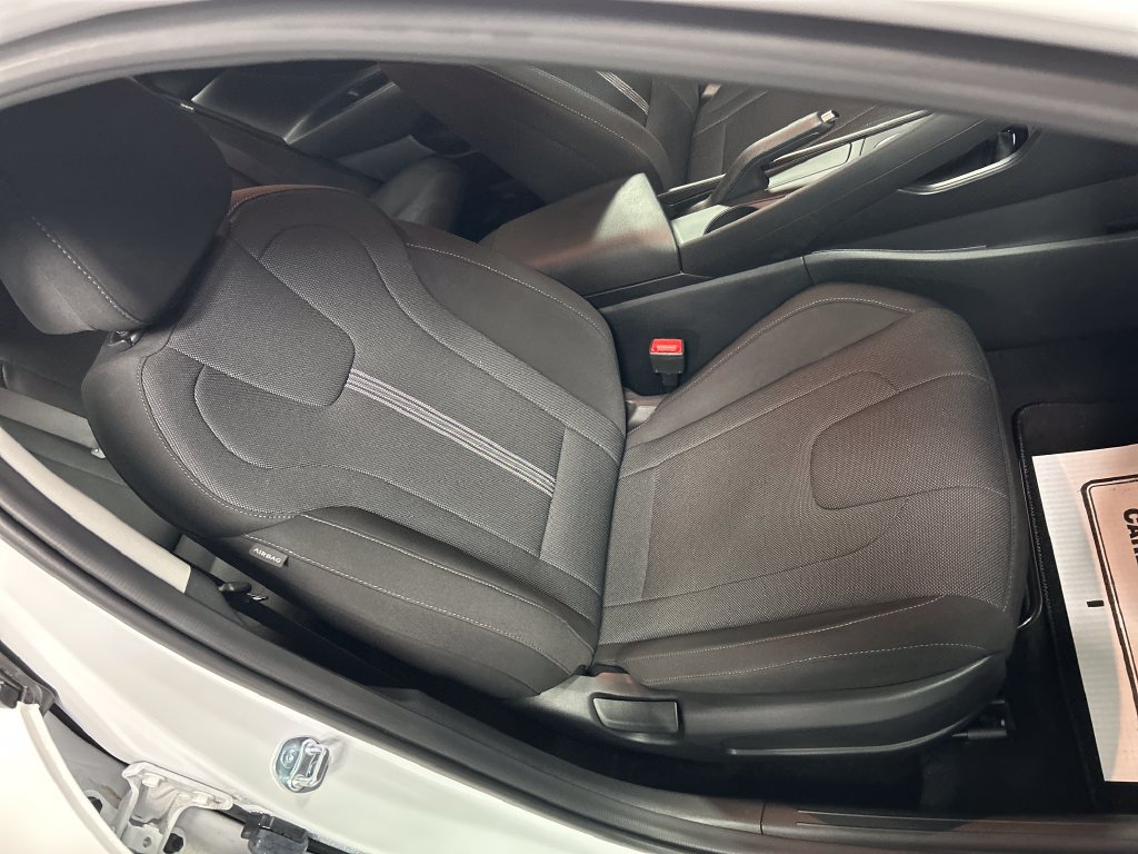 Used 2025 Hyundai Elantra SE FWD image 22