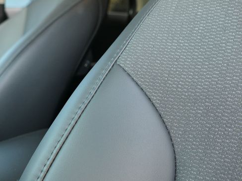 Used 2023 Kia Niro EX FWD image 12