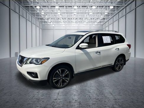 Used 2017 Nissan Pathfinder Platinum FWD image 6