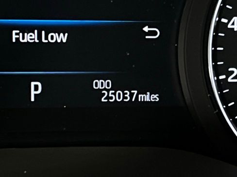 Used 2023 Toyota Sienna Limited image 18