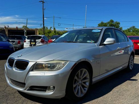 Used 2011 BMW 328i xDrive Sedan w/ Premium Pkg AWD/4WD image 2