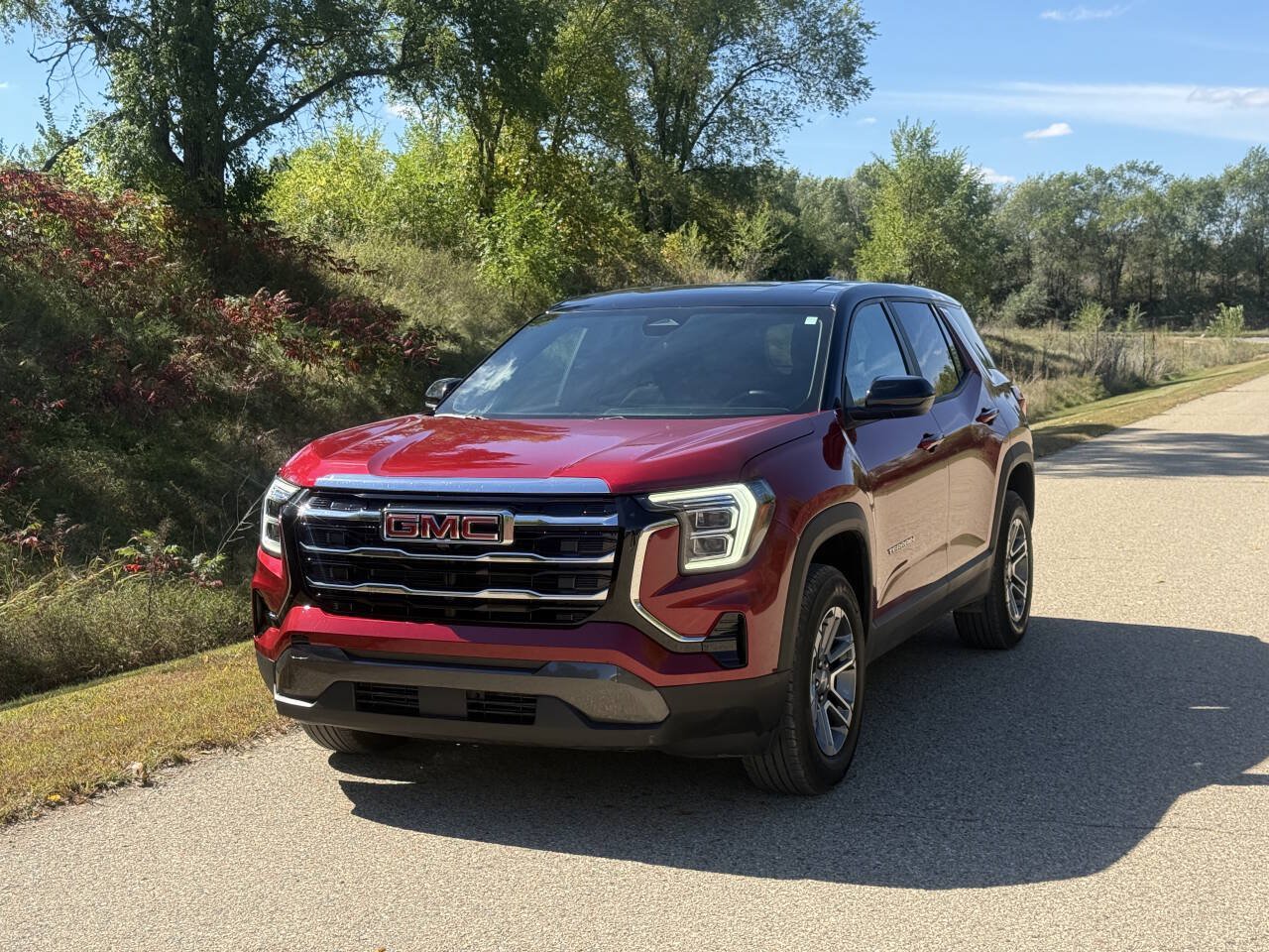Used 2025 GMC Terrain Elevation AWD/4WD image 2
